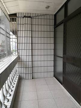 AE327 信義國小店面