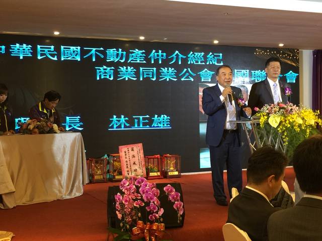 1268703_f24163bae6942a302e92d56496519236