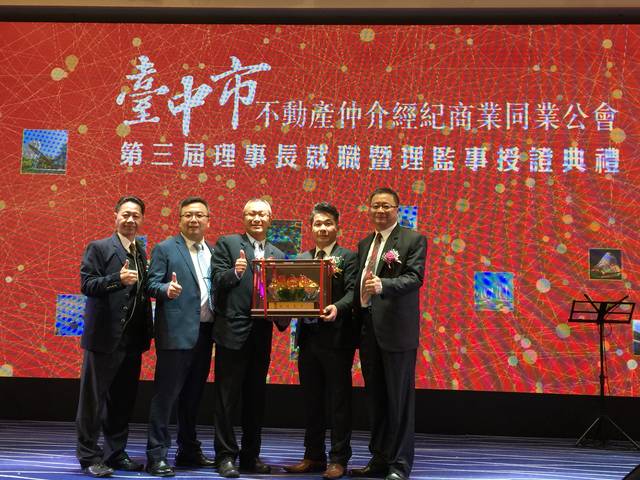 1270854_c1ed3c4ececc9edb7837e80f3c09b5c3