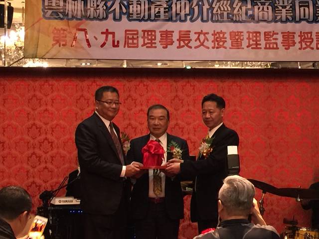 1275861_518340c1034ed516bada4f6c2501b93b