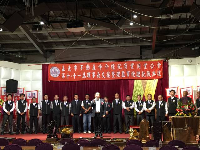 1277411_b64210c3cf428bad5918786c39cedff9