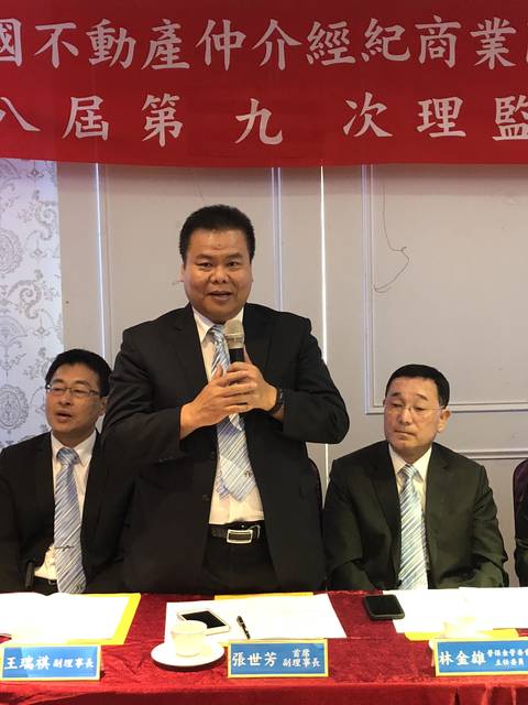 1277529_e14ea727d432450683399d1e533bb9a0