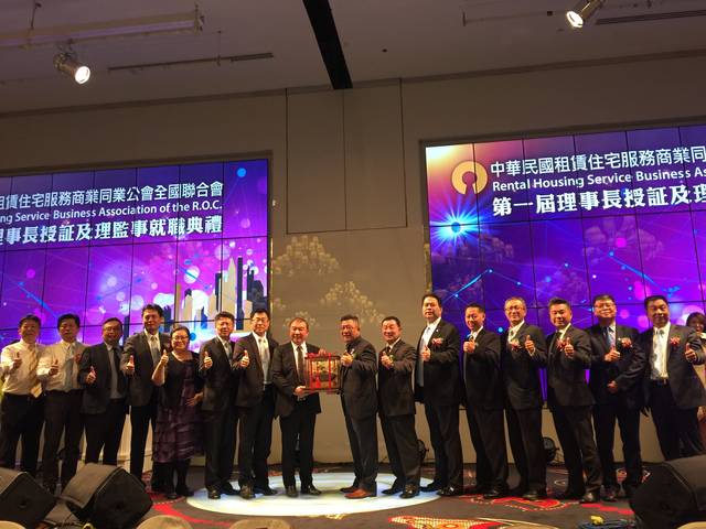 1282479_cbb2d54750e291a7a3acdcd985bc7479