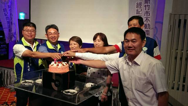 1284353_5a55ea266bb7ef0683db9a5c400b18d6