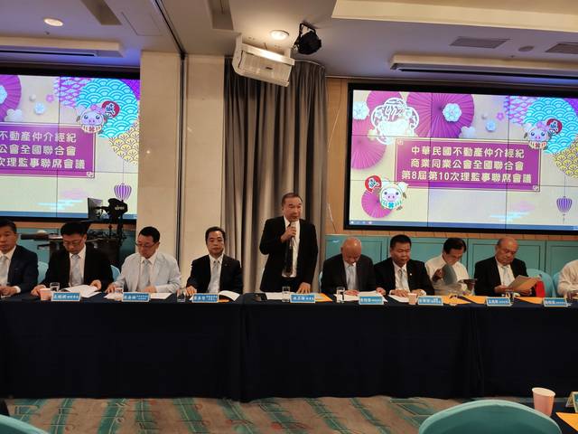 1285123_46b2d0d7e83d966411e9353b6fb3e4e2