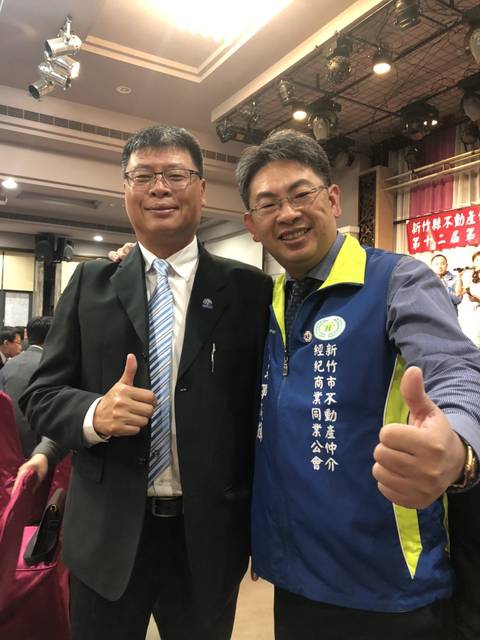 1294711_982770abba7dc3848c23bdc4228d0b48