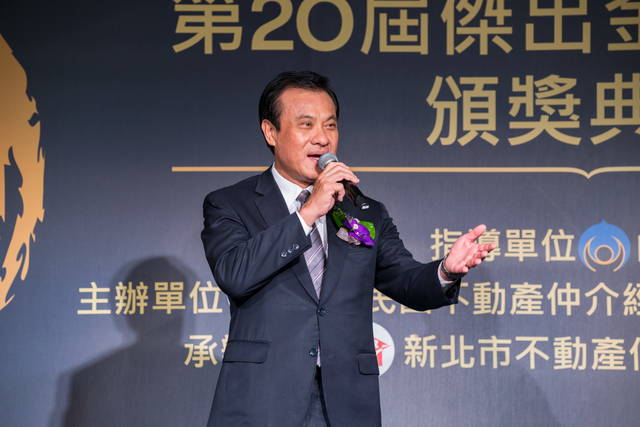 1295154_72591ebd9473a04fdcf942f1d2befec2