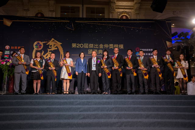 1295157_f90b6b964c363b925b0278a679090150