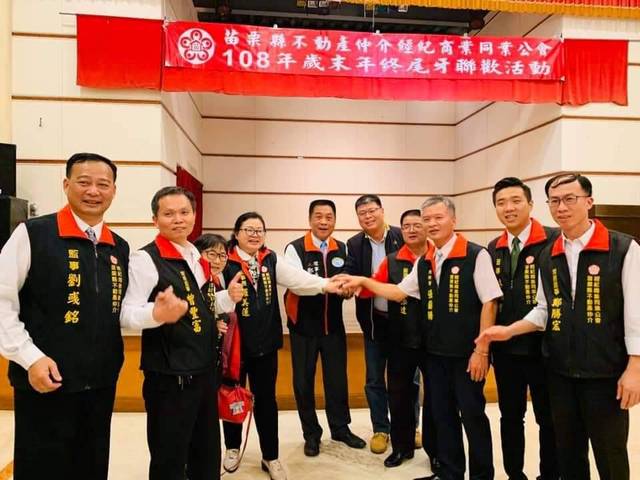 1296186_8b329aeab13e7114ba53ed33370d7ad6