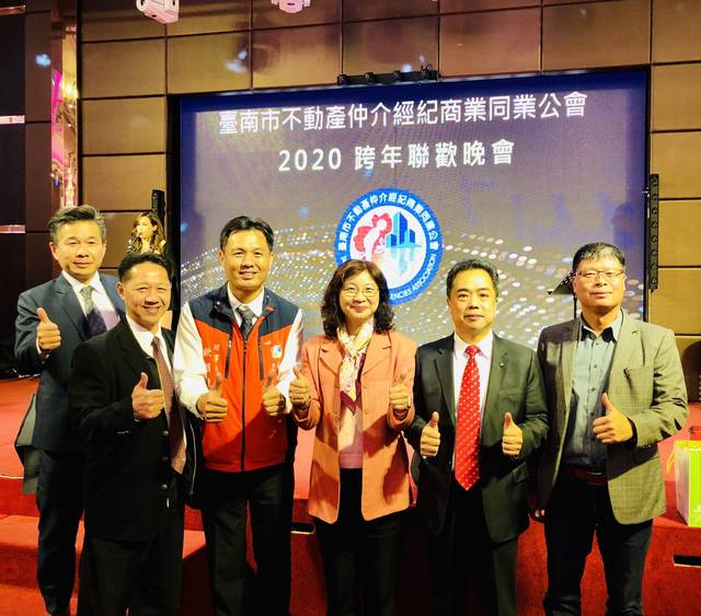 1296636_d86793c2fd4e635051ba1222fe137cc9