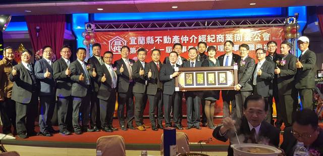 1298215_6152d964c599e507b0e429897da8de37