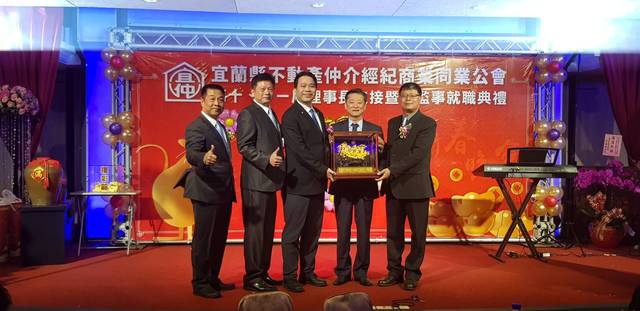 1298216_e1cbe0fb678e44c08390459af8b7f125