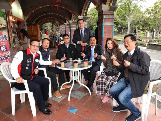 1298218_e5ade20da0b3f1d90f70b96bca8a3f63