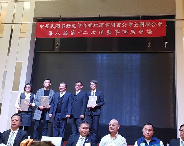 1299628_75af0e0a0ae59aec97484190a1c11913