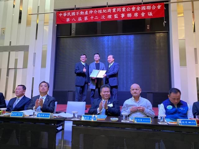 1299700_13856f5261355e4edf4b19f117d3c682