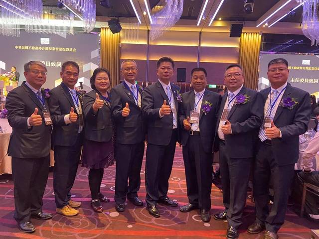 1315000_0a104384b4a0d85a5876893afb19a22d