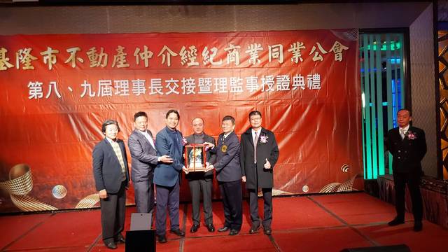 1318526_47547393b8ba760401e82fe075893bc0