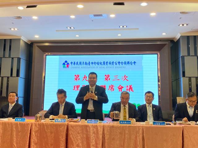 1319205_b17aac26a1b5db76b9f38784f197b65e