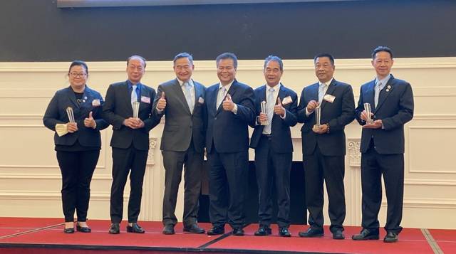 1334033_36356fae381e45b8552dbac38f3ec897