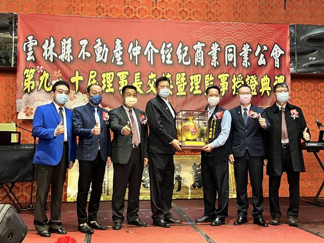 1336561_51539f79d33fd9499640cdaef77b8101