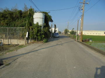 虎科大,78快速道交流道旁畜牧場