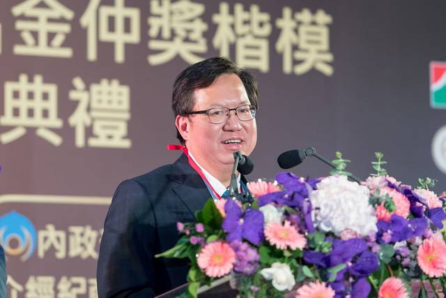 1347669_2a691de4ddd46314180ea22d839016d9