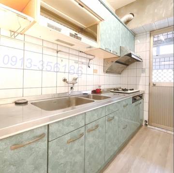 全新裝潢電梯美4房+平面車位