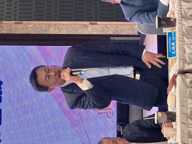 1353301_2155de214c0249e40cda938be0ec3bd0