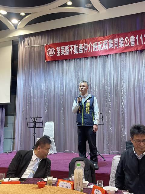 1353793_ee1931148b2e029614d44461b1d33079