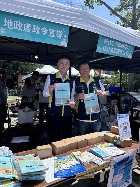 1364136_fe56195f32c72418b5c33835e5ada8ba