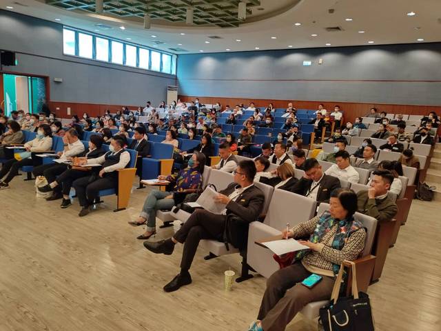 1365448_43992957ed28de35ad2981315372650d