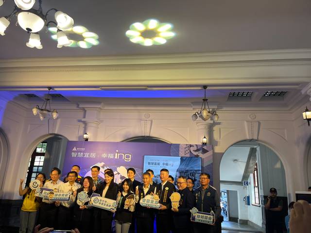 1365873_a1254cf1eb113a4a89c8c7072d043b5e