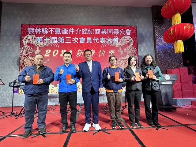 1366767_04299939c1a6deec69e912a4f070a1d4