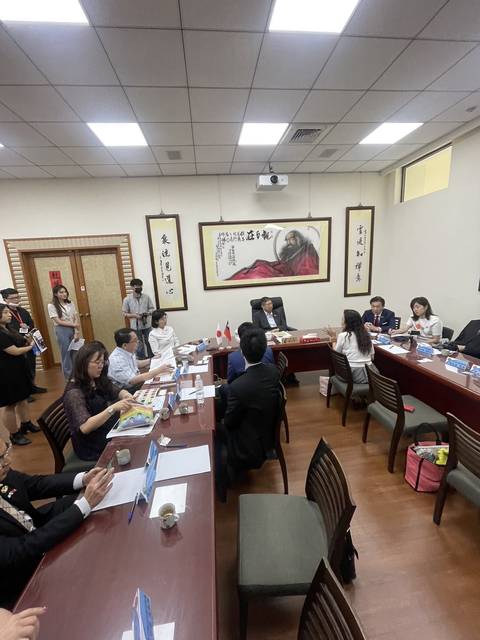 1368380_42df68da483734eb857eac6e4e801b0b