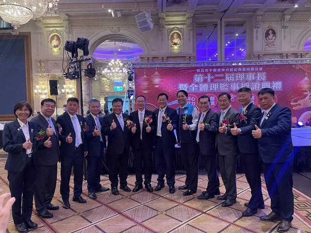 1368407_8c0d4886bcf1bdfc4b9e696c6ca0238c