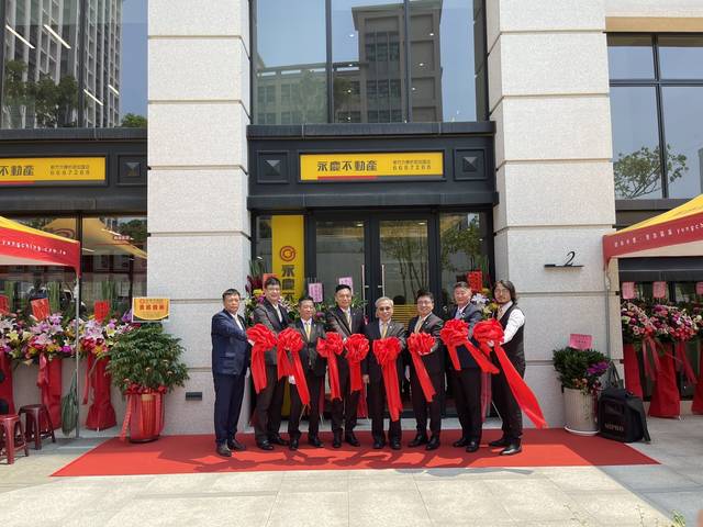 1368799_01c63af4e60ab099324fbead792152a4