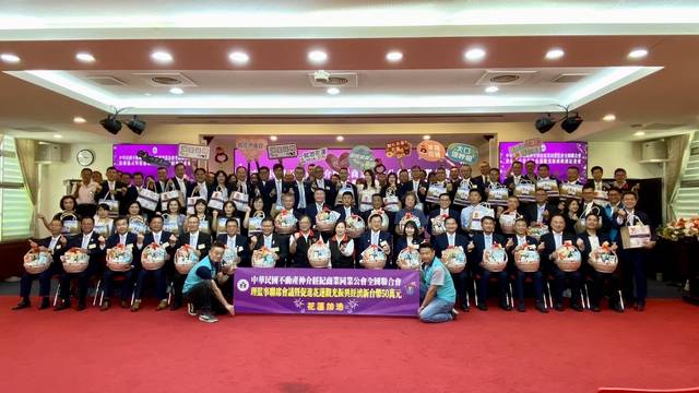 1370286_80099bc6a2498611a8c941891c3784c3