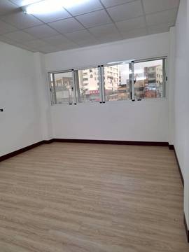 愛國街圓環旁店面