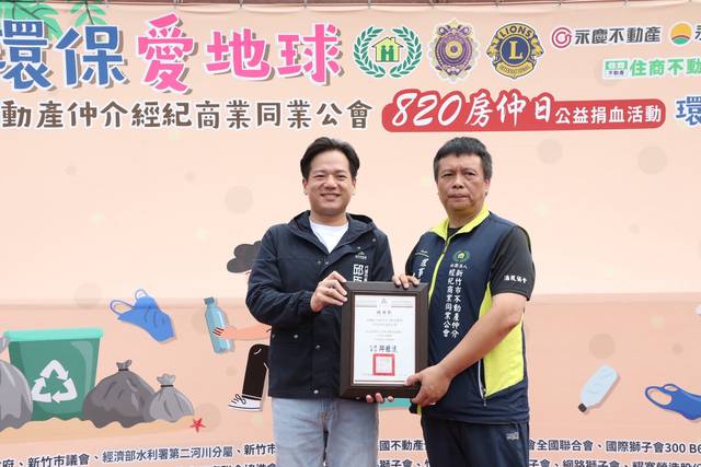 1377849_e3cf8d37b85675b31f4bdc64db4334ec