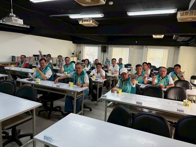 1377860_9beb0f57674f51854f811b5a71261a9c