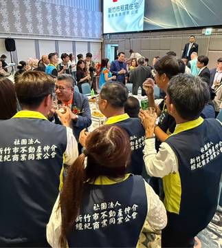 1378363_bc90f9e37ab7488450af0b8f7017d944