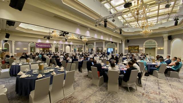 1378827_86bcdb5d1f4b40b0176b77c15411428d