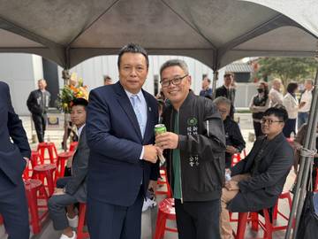 1379881_7c1e9f4eccc3e641bd2d57fa3be913ea