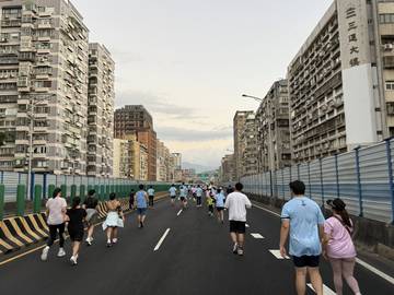 1379894_de463f80fca6adfa56fe0fa7c2a3f5b1