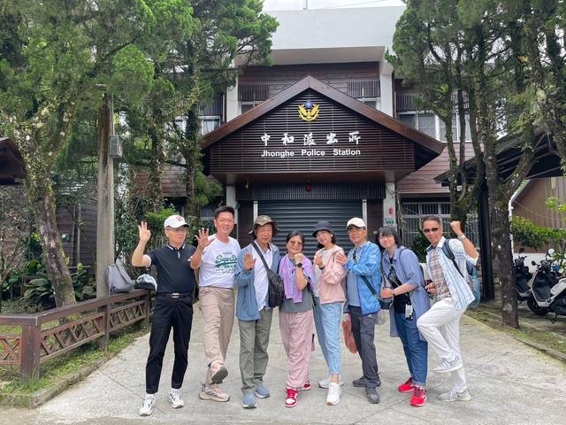 1380322_dcb40fe32db947a74782e2ce47e10a02