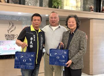 1380183_ce1429a31452d4649bf7f479c385837f