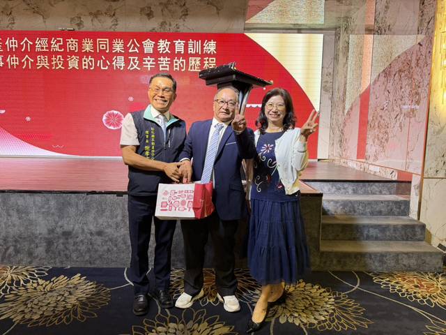 1380954_a83af9ae96ac45d1e5cd92c1b50b2a3b