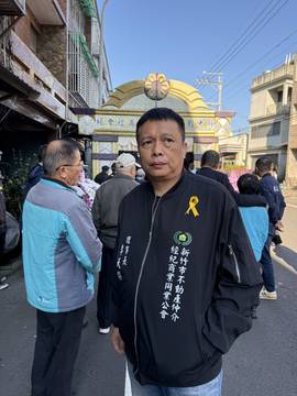 1380835_6b3146a67c395a16c8078ba8c96b15ae