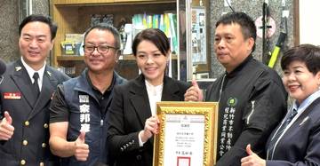 1380883_13c9e7679feb2f11a92dc4cfdcfbe41b