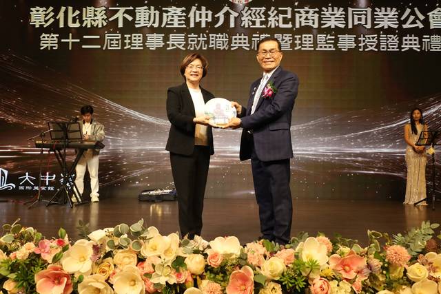 1381173_b28d100d847d5457c1f54b19895460ec